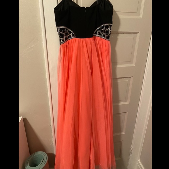 David’s Bridal (Blondie Nites) Prom Dress - Picture 9 of 12